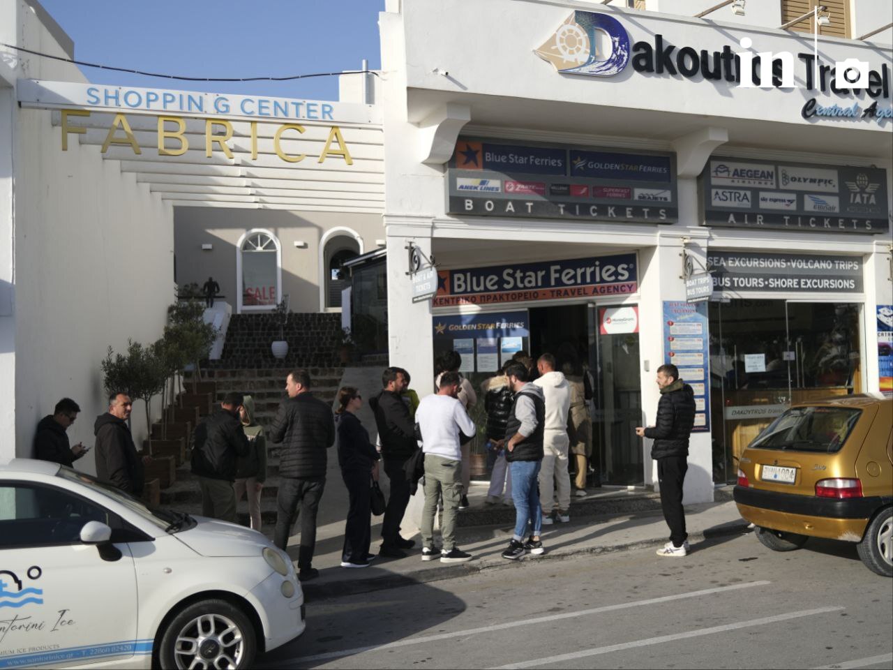 Συνεχίζεται το κύμα φυγής από τη Σαντορίνη