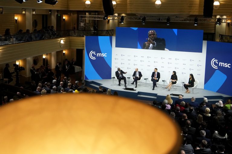 Διάσκεψη για την Ασφάλεια του Μονάχου: Ουάσινγκτον, Σεούλ και Τόκιο επιμένουν στην «πλήρη αποπυρηνικοποίηση» της Βόρειας Κορέας