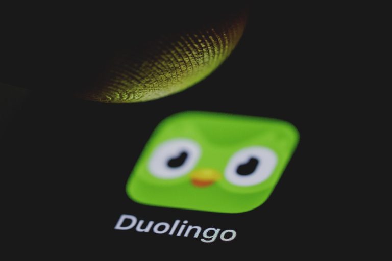 «Πέθανε» η πράσινη κουκουβάγια του Duolingo – «Αντί για λουλούδια, κάντε ένα μάθημα»