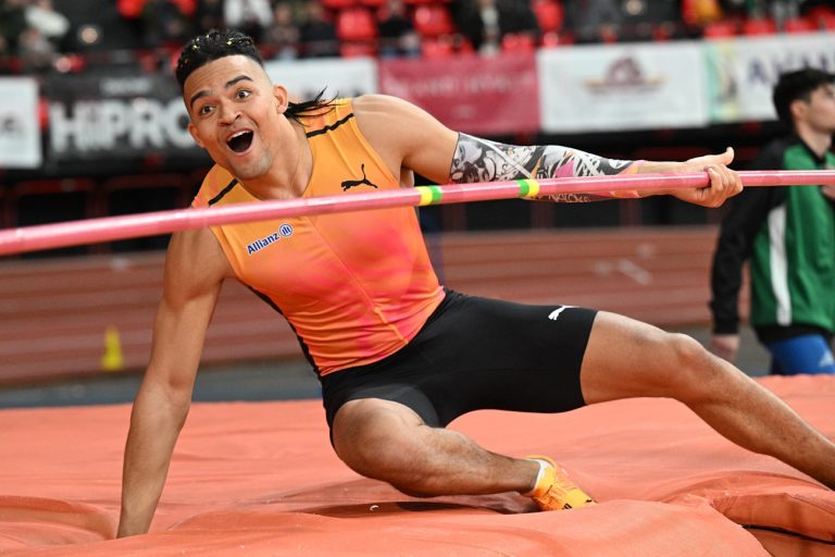 Ο Εμμανουήλ Καραλής έκανε άλμα πάνω από τα 6 μέτρα και κατέρριψε το πανελλήνιο ρεκόρ στο επί κοντώ