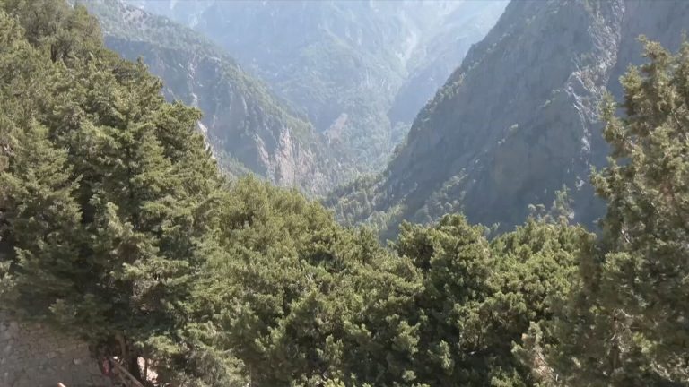 Χανιά: Εκτεταμένες έρευνες για τον 20χρονο Γερμανό που εξαφανίστηκε στο φαράγγι της Σαμαριάς – Στην Κρήτη και οι γονείς του