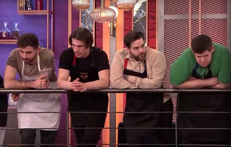 MasterChef: Μπλε εναντίον Κόκκινων – Ποια ομάδα βγήκε νικήτρια στη δοκιμασία της Τσικνοπέμπτης