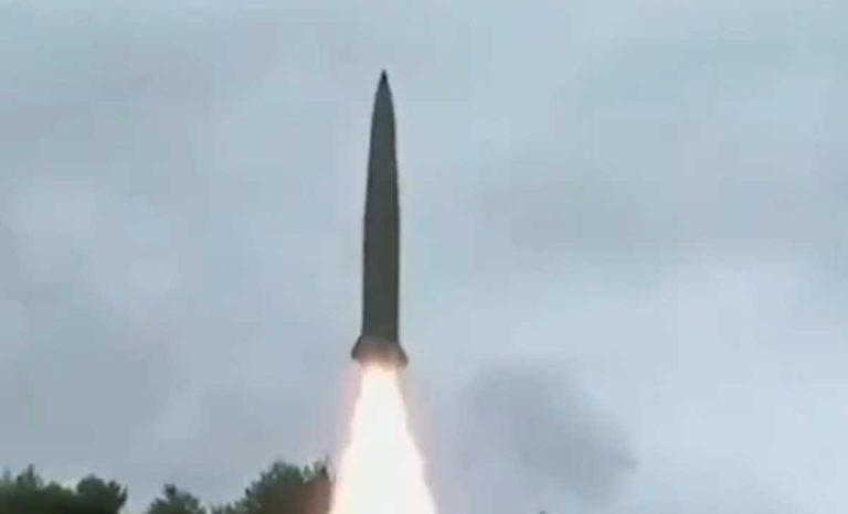 Η Βόρεια Κορέα εκτόξευσε στρατηγικό πύραυλο Κρουζ υπό το βλέμμα του Κιμ Γιονγκ Ουν