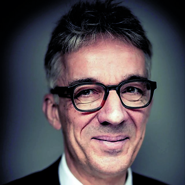 «Για να καθίσεις στο τραπέζι πρέπει να έχεις να δώσεις κάτι»