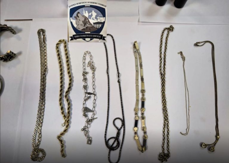 Χειροπέδες σε 3 άτομα για κλοπή σε σπίτι στον Ρέντη με λεία 120.000 ευρώ