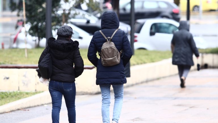 Καιρός σήμερα: Ανεβαίνει το θερμόμετρο, παραμένουν οι τσουχτερές θερμοκρασίες – Χιόνια και καταιγίδες στα δυτικά και την Κρήτη