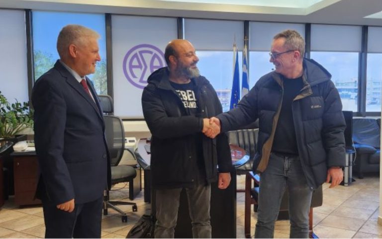 Οδηγός του ΟΑΣΘ βρήκε και παρέδωσε πορτοφόλι με 1.400 ευρώ