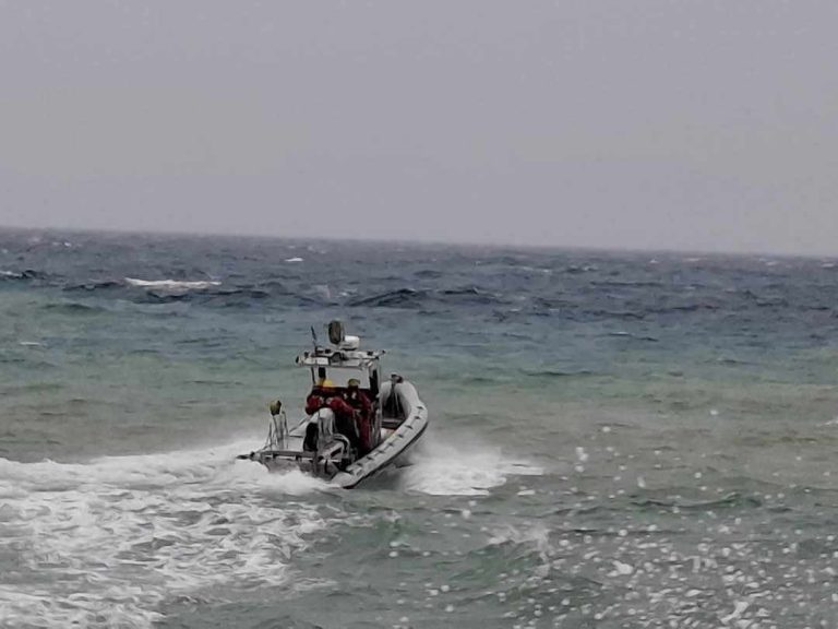 Ελληνική Ομάδα Διάσωσης Σάμου: Παρά τις δύσκολες καιρικές συνθήκες διέσωσαν εξήντα μετανάστες