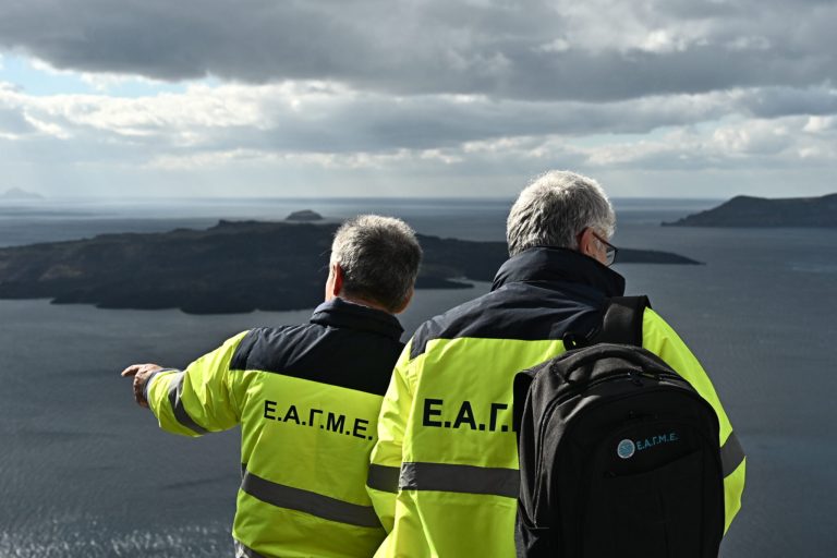 «Κυκλώνουν» την Σαντορίνη οι επιστήμονες του ΕΚΠΑ – Το πλάνο δράσης και μελέτης των σεισμών