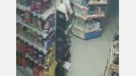 Σαντορίνη: Η τρομακτική στιγμή που ο σεισμός 5,3 Ρίχτερ χτυπά το νησί