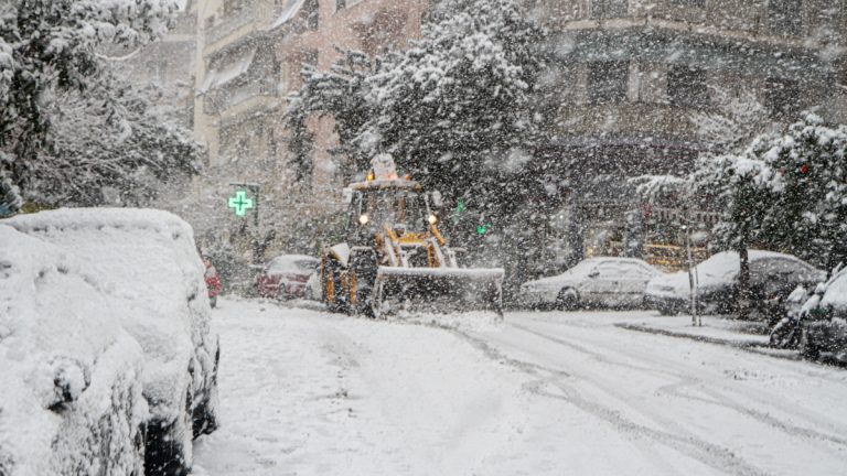 Καιρός σήμερα: Έντονο το κύμα ψύχους με χιόνια ακόμα και σε περιοχές με χαμηλό υψόμετρο και ανέμους έως τα 7 μποφόρ