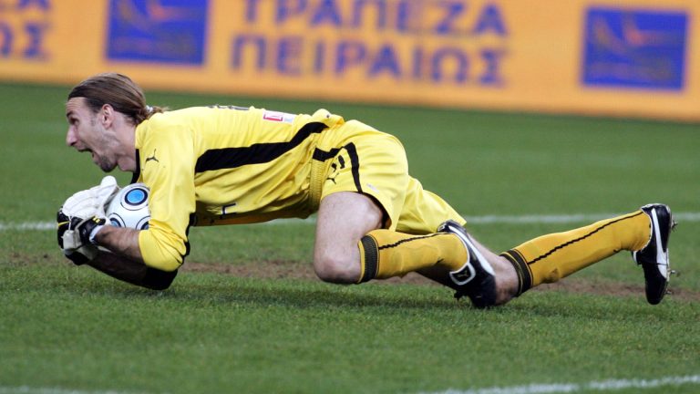 Τραγικό δυστύχημα με πρώην τερματοφύλακα του Πανσερραϊκού – Έπεσε από μπαλκόνι και τραυματίστηκε θανάσιμα