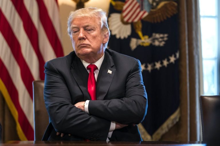 ΗΠΑ: Γιατί ο Τραμπ υποχώρησε στους δασμούς