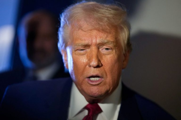 Τραμπ: Προαναγγέλλει μείωση στους δασμούς που επέβαλε στην Κίνα