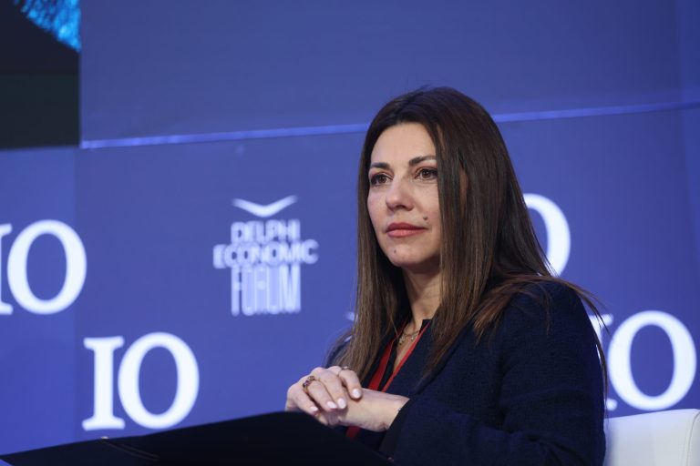 Σ. Ζαχαράκη στο 10ο Delphi Economic Forum: Η Τεχνητή Νοημοσύνη αποτελεί βοηθό κι όχι αυτοσκοπό
