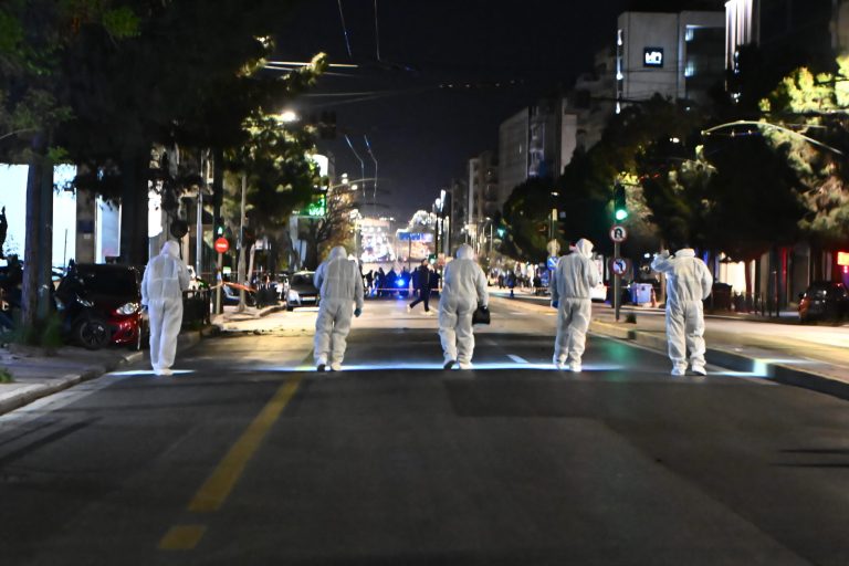Έκρηξη στα γραφεία της Hellenic Train: Φωτογραφία ντοκουμέντο με το σακίδιο που περιείχε τη βόμβα