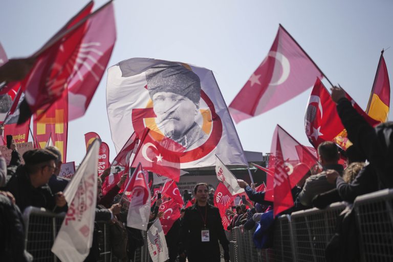 Τουρκία: Η Δικαιοσύνη διέταξε την αποφυλάκιση 107 φοιτητών που συνελήφθησαν σε διαδηλώσεις για τον Ιμάμογλου