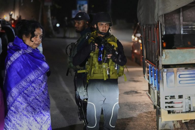 Ινδία: Tουλάχιστον 26 νεκροί σε ένοπλη επίθεση κατά τουριστών στο Κασμίρ