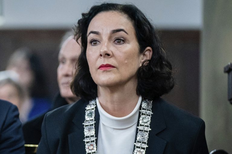 Ολλανδία: Η δήμαρχος του Άμστερνταμ ζήτησε συγγνώμη για το ρόλο της πόλης στο Ολοκαύτωμα