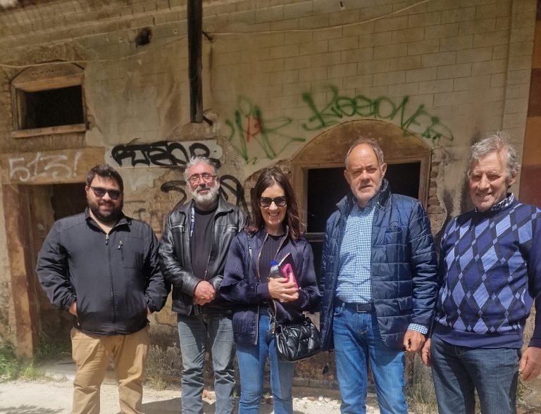 Επίσκεψη στη Χίο της Victoria Hislop- Ξεναγήθηκε στο μνημείο του Λωβοκομείου