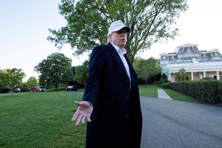 Ο Ντόναλντ Τραμπ έξαλλος με την Amazon του Τζεφ Μπέζος – Θα εμφανίζει «τιμή δασμού» στα προϊόντα της