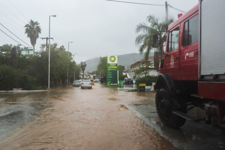 Καιρός σήμερα: Βροχές και καταιγίδες – Πού θα ρίξει χαλάζι