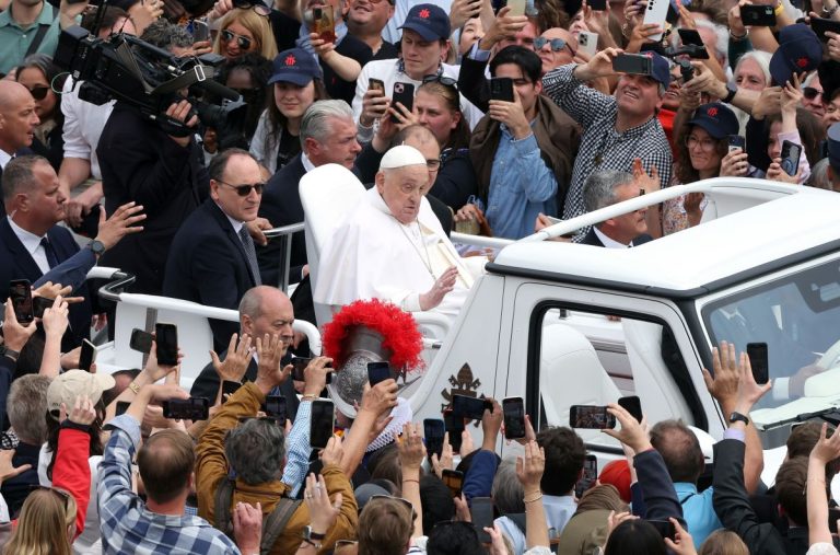 Πάπας Φραγκίσκος: Το τελευταίο του Πάσχα – Αψήφησε τον πόνο και αποχαιρέτησε τον κόσμο