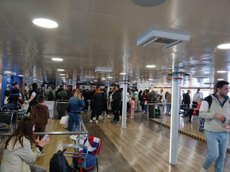 Μηχανική βλάβη στο «Superstar» της Seajets για Σποράδες – Ταλαιπωρία για εκατοντάδες ταξιδιώτες