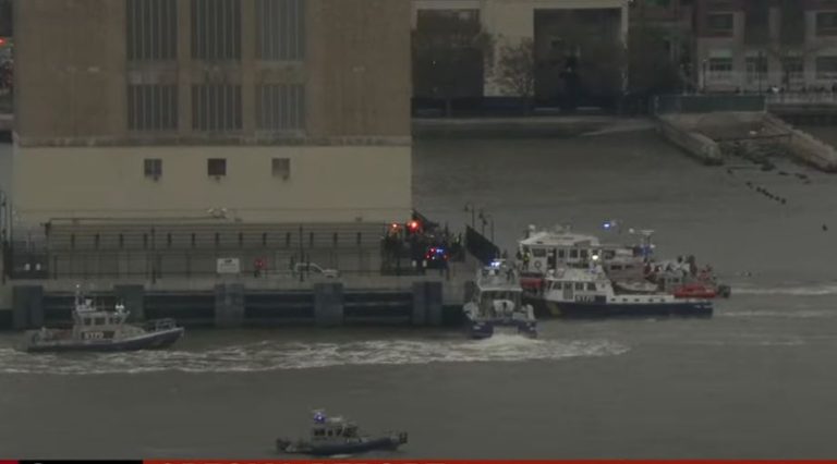 Ελικόπτερο με τουλάχιστον τέσσερις επιβαίνοντες κατέπεσε στον ποταμό Χάντσον στη Νέα Υόρκη – Αναφορές για νεκρούς