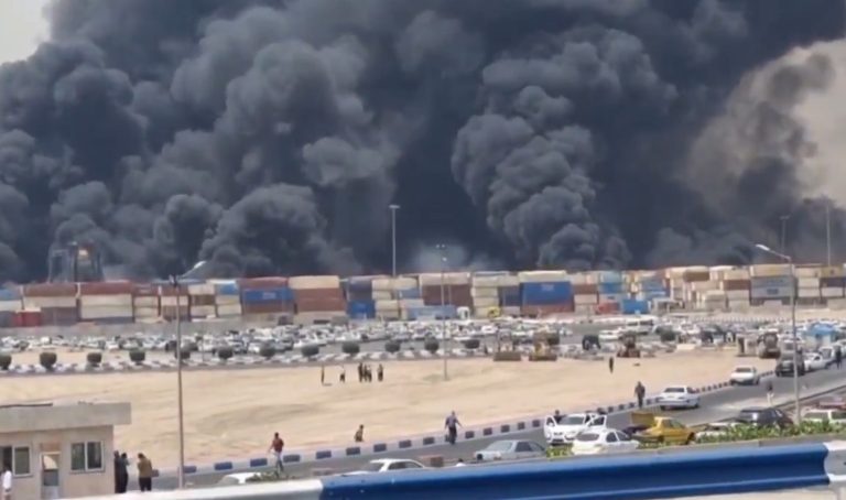 Ιράν: Τεράστια έκρηξη στο λιμάνι του Μπαντάρ Αμπάς – Αναφορές για δεκάδες τραυματίες στα νοσοκομεία