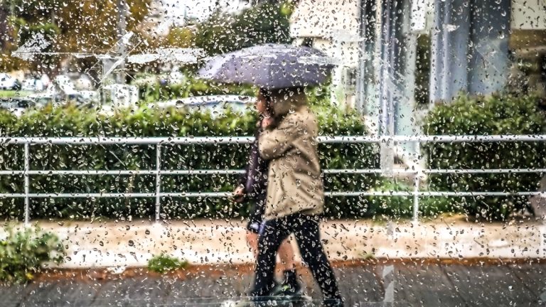 Καιρός σήμερα: Μέχρι τους 26 βαθμούς θα δείξει το θερμόμετρο – Βροχές στα ηπειρωτικά, καταιγίδες σε Μακεδονία, Θεσσαλία και Ήπειρο