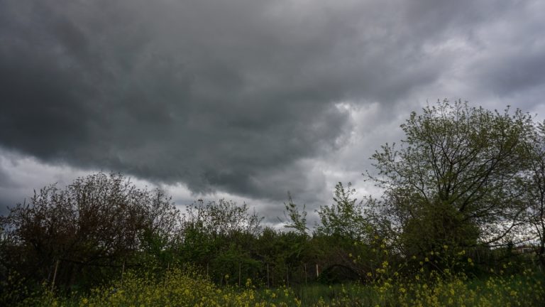 Καιρός αύριο: Σύννεφα, βροχές και καταιγίδες σε Μακεδονία, Ήπειρο και Θεσσαλία – Έως τους 26 βαθμούς η θερμοκρασία