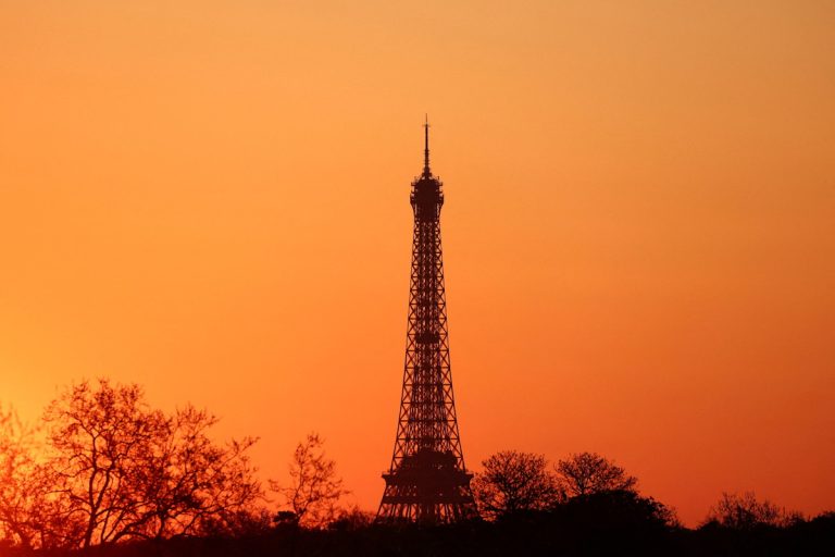 Πάπας Φραγκίσκος: Ο Πύργος του Άιφελ θα παραμείνει απόψε σκοτεινός