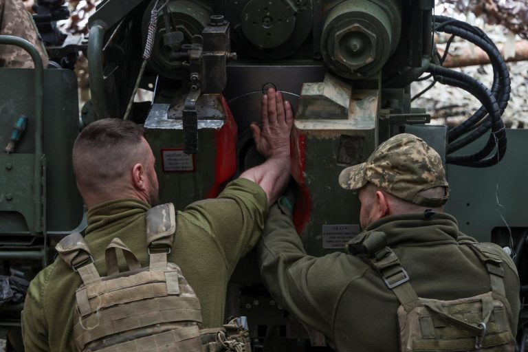 Οι δασμοί καθυστερούν το ευρωταμείο για την άμυνα – Φόβοι για ξαφνικό στρατιωτικό exit των ΗΠΑ από την Ευρώπη