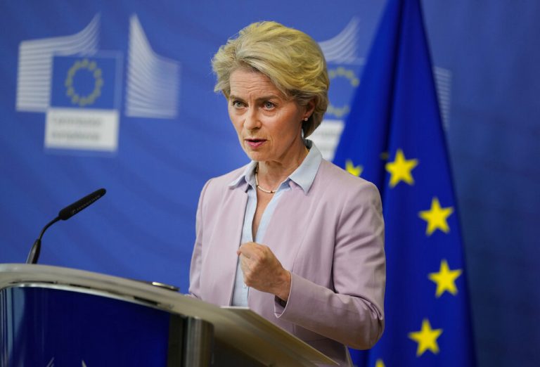 Φον ντερ Λάιεν: Σημαντικό βήμα για σταθεροποίηση της παγκόσμιας οικονομίας η απόφαση Τραμπ