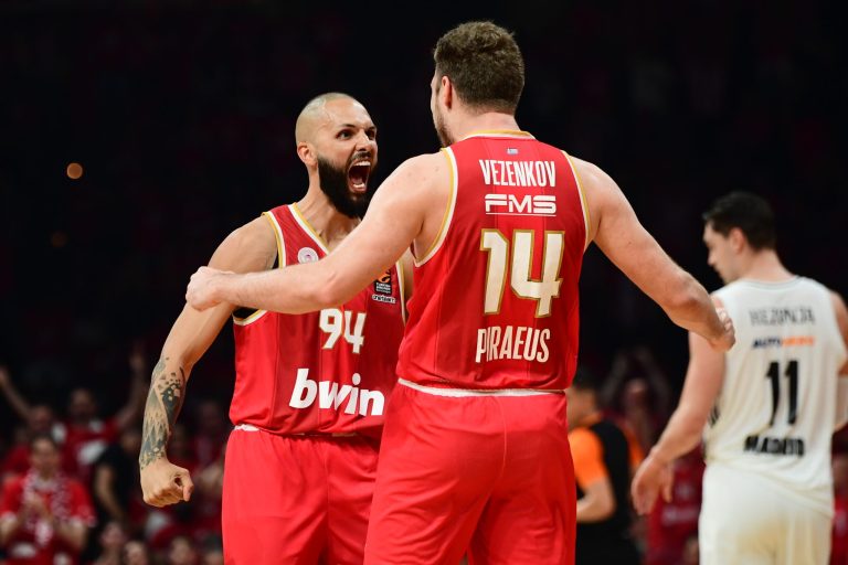 Ολυμπιακός – Ρεάλ Μαδρίτης 84-72: Ο Σάσα Βεζένκοφ έδειξε ποιο είναι το αφεντικό στους Μαδριλένους