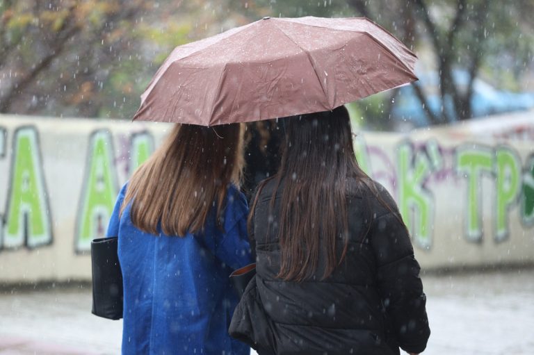 Καιρός σήμερα: Σύννεφα, καταιγίδες και θερμοκρασία έως 23 βαθμούς