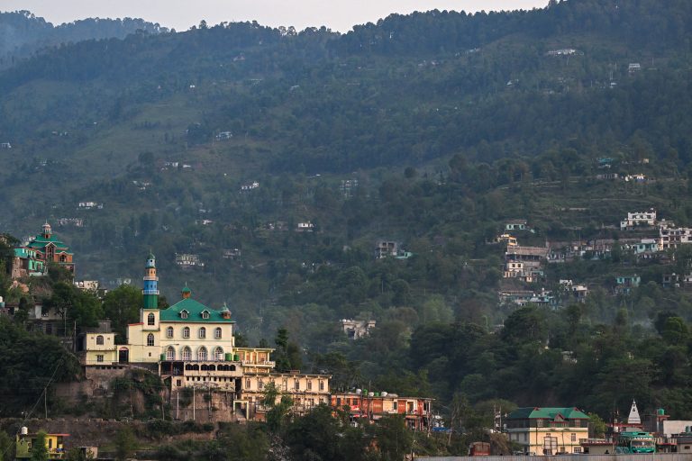 Μεταξύ Ινδίας και Πακιστάν, οικογένειες διχάζονται για το Κασμίρ