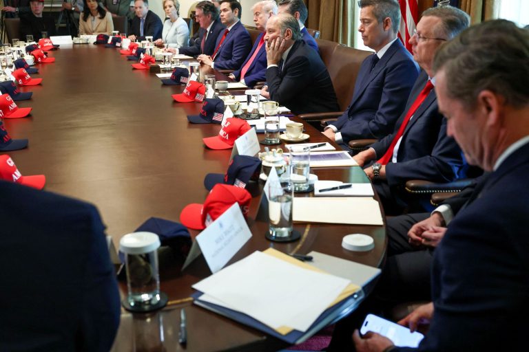 Ο Τραμπ επιβεβαίωσε την απομάκρυνση Γουόλτς – Ο νέος Σύμβουλος Εθνικής Ασφάλειας