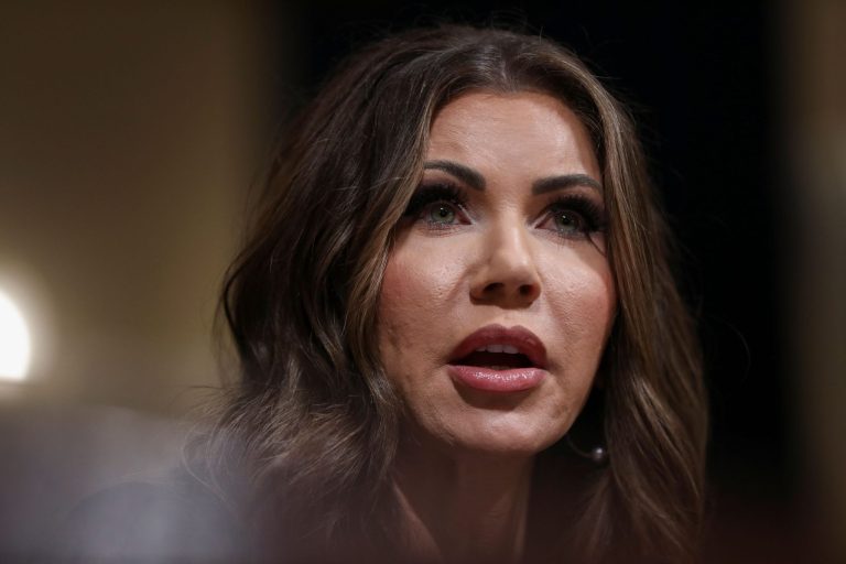 ΗΠΑ: Πώς εξηγεί η κυβέρνηση Τραμπ το «habeas corpus» για να δικαιολογήσει τις απελάσεις