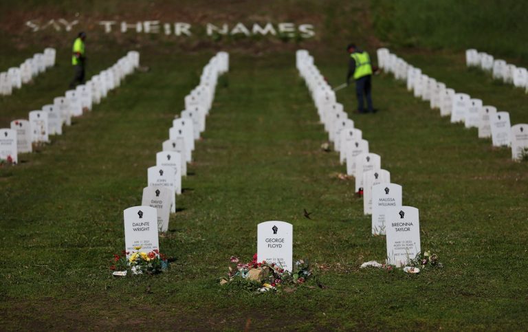Τζορτζ Φλόιντ: Πέντε χρόνια από τη δολοφονία του – Αλλάξε κάτι;