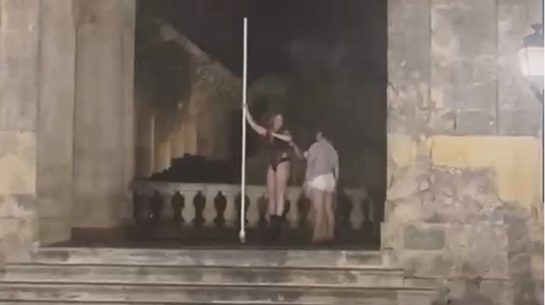 «Πυρά» κομμάτων στην κυβέρνηση για το pole dancing στα Παλαιά Ανάκτορα της Κέρκυρας