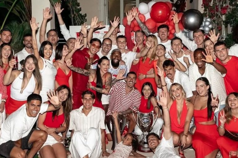 Ολυμπιακός: Το εντυπωσιακό ερυθρόλευκο πάρτι των παικτών για το νταμπλ με dress code και πολύ… στιλ