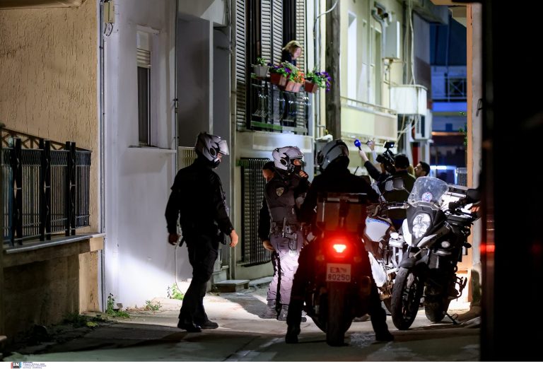 Λάρισα: Ποινική δίωξη για ανθρωποκτονία από πρόθεση στον 21χρονο μητροκτόνο