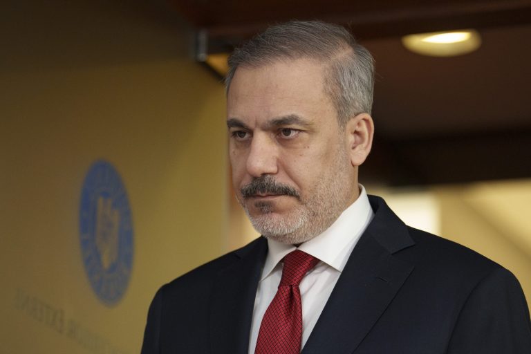 Φιντάν: Ιστορική η απόφαση του ΡΚΚ, έπεται συνέχεια – Νομοθετικές μεταρρυθμίσεις προαναγγέλλει ο σύμβουλος του Ερντογάν