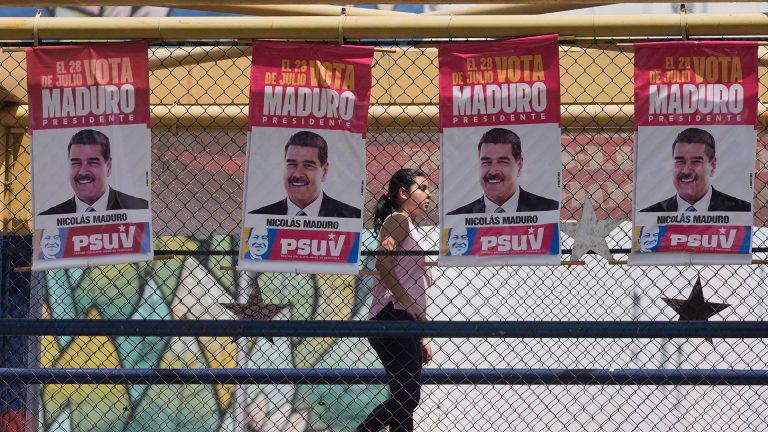Στις κάλπες σήμερα η Βενεζουέλα: Εκλογές με απουσία της αντιπολίτευσης