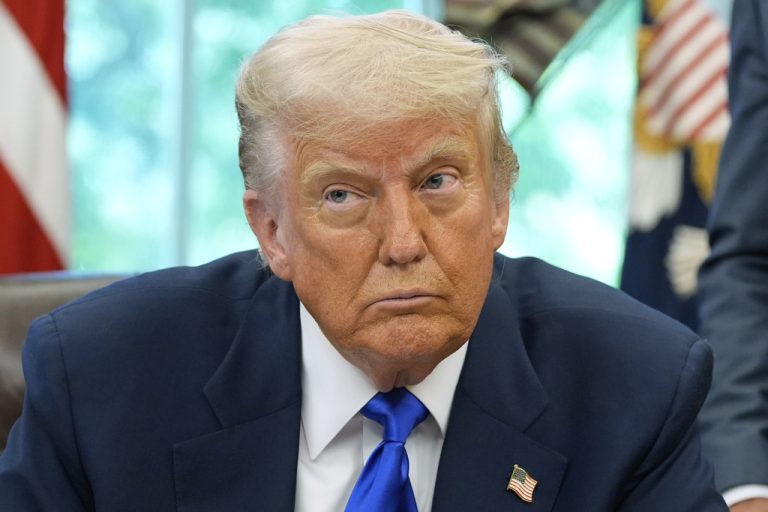 Ο Τραμπ διατάζει να περιοριστούν επιστημονικές έρευνες για τους ιούς