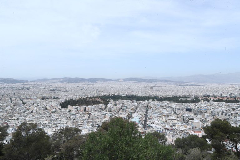 Καιρός σήμερα: Τοπικές βροχές σε Ήπειρο και Ιόνιο – Ηλιοφάνεια και 29 βαθμοί στην Αττική