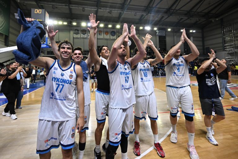 Μύκονος: Χαμός στο λιμάνι του νησιού, στην υποδοχή των πρωταθλητών της Elite League