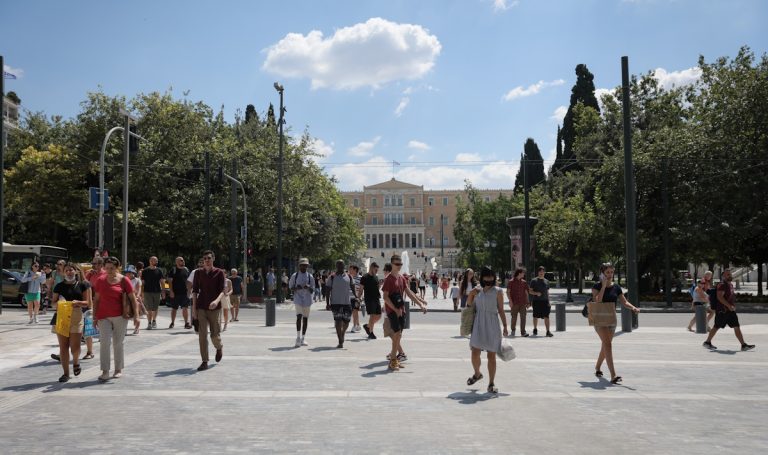 Στο 8,3% έπεσε η ανεργία τον Απρίλιο – Μειώθηκε κατά 2,5 μονάδες μέσα σε ένα χρόνο